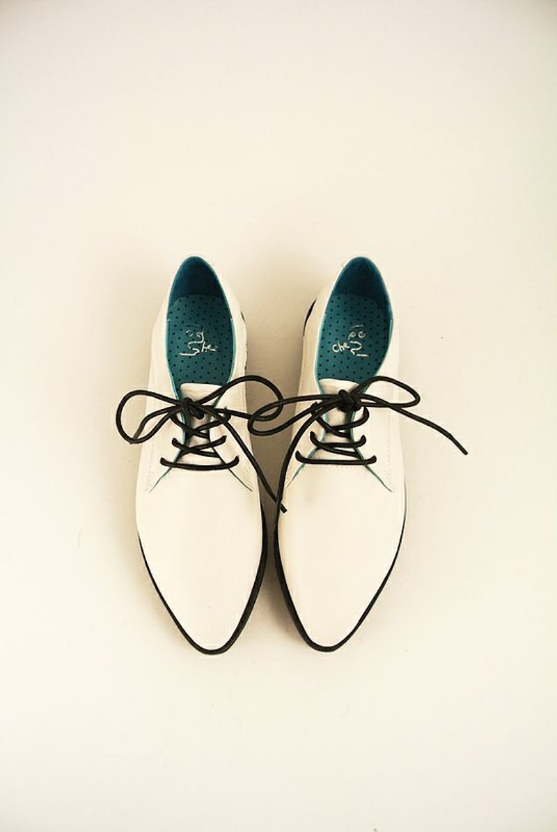 潮流潮流請趕快把我帶走．尖頭平底 (白) - Women's Casual Shoes - Genuine Leather White