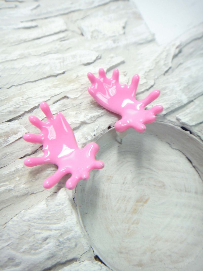 TIMBEE LO 螢光粉紅色馴鹿角耳環 - 耳環/耳夾 - 其他金屬 粉紅色