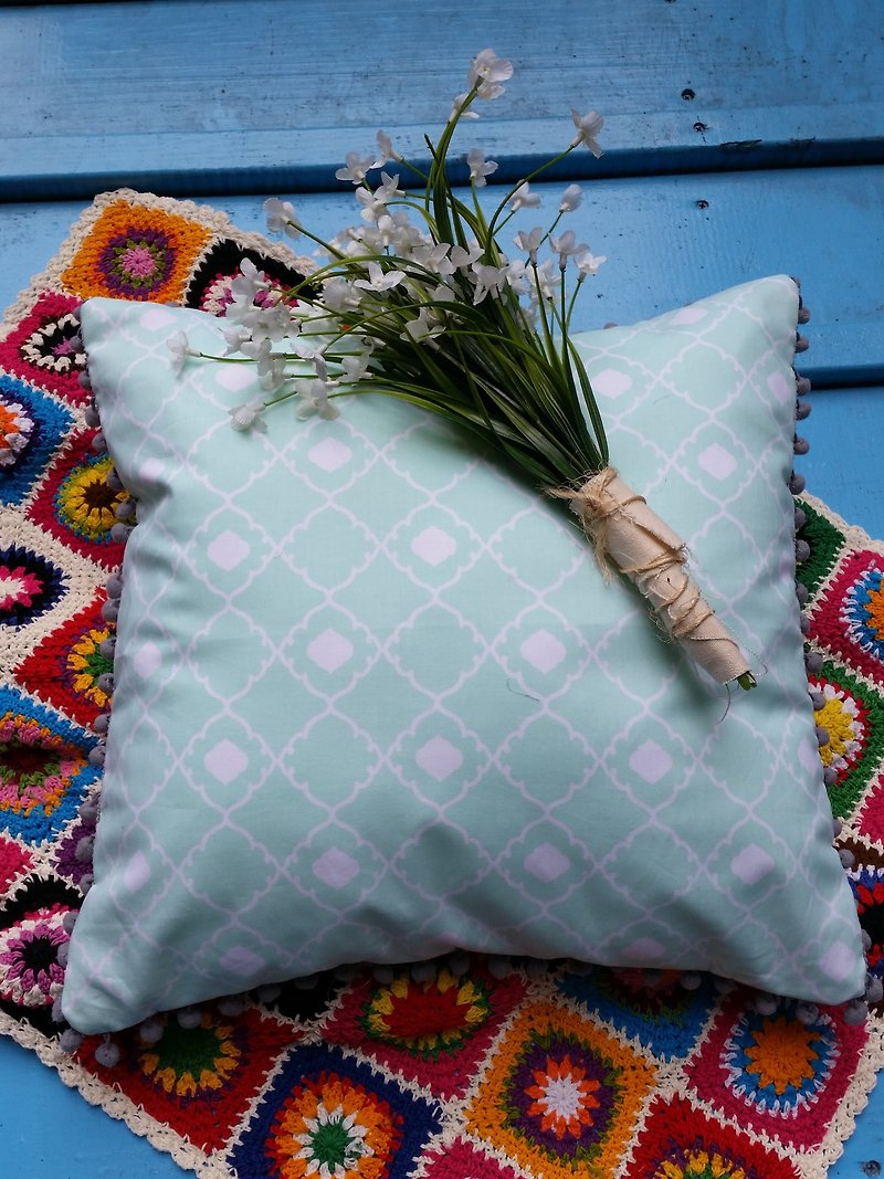 北歐特色淺粉綠幾何圖案灰色小毛球抱枕靠枕靠墊枕套 - 枕頭/抱枕 - 其他材質 綠色