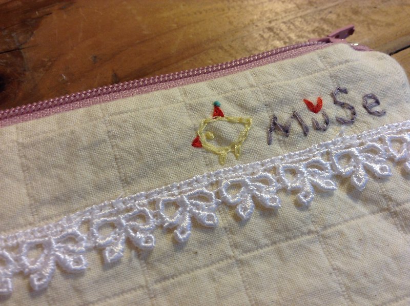 MuSe bird embroidery purse / cosmetic bag - checkered - กระเป๋าเครื่องสำอาง - งานปัก สึชมพู
