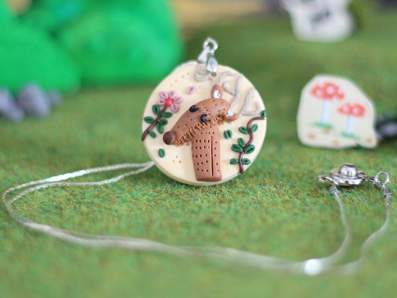 Deer polymer clay Necklace _ polymer clay pendant, woodland animals necklace, one-of-a-kind necklace - สร้อยคอ - วัสดุอื่นๆ 