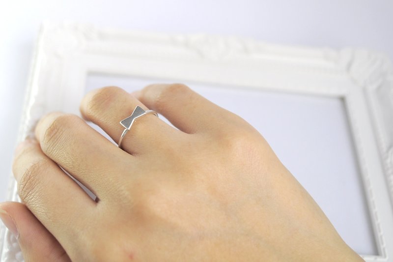 mini series version fine silver bow ring - แหวนทั่วไป - โลหะ สีเทา