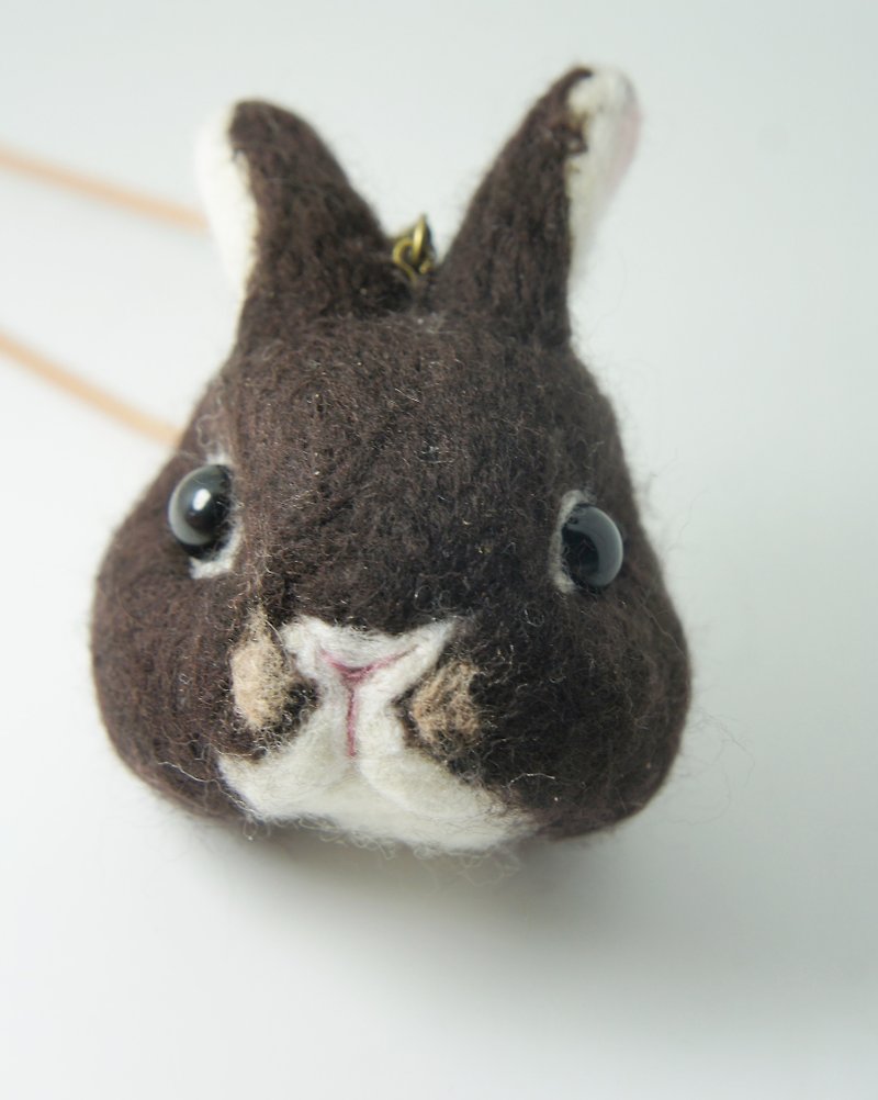 Wool felt bunny necklace custom pin - สร้อยคอ - ขนแกะ 