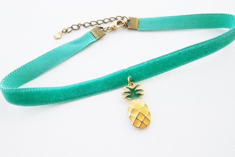 Mint velvet choker / necklace with pineapple charm. - Necklaces - Other Materials Green