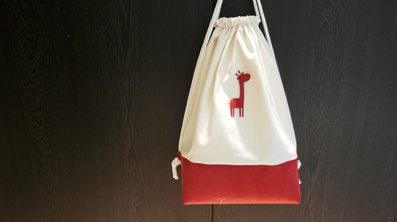 長頸鹿兒的束叩袋(圖案可客製化) - 水桶包/束口袋 - 其他材質 紅色