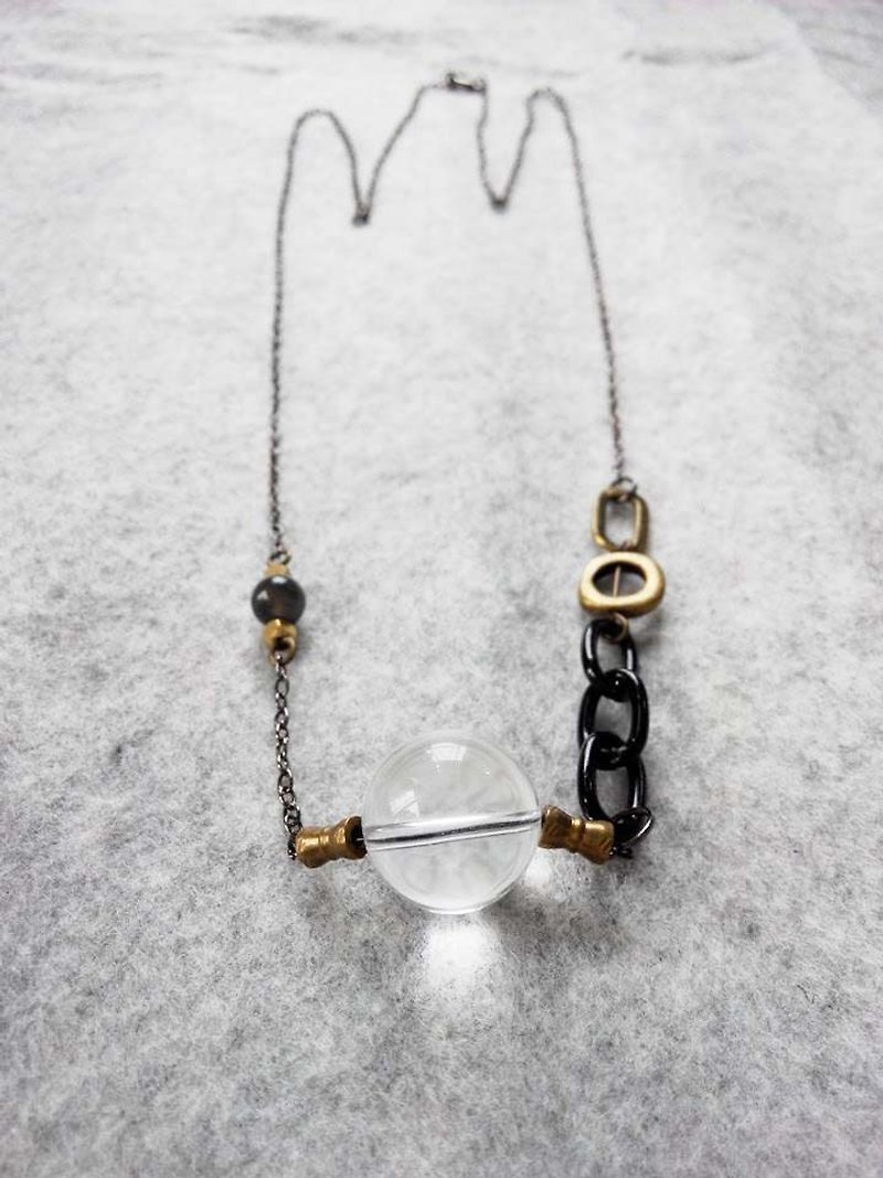 'Dark shine' | White crystals | ice kind of obsidian | brass | natural stone | Crystal | Necklace - สร้อยคอ - เครื่องเพชรพลอย สีดำ