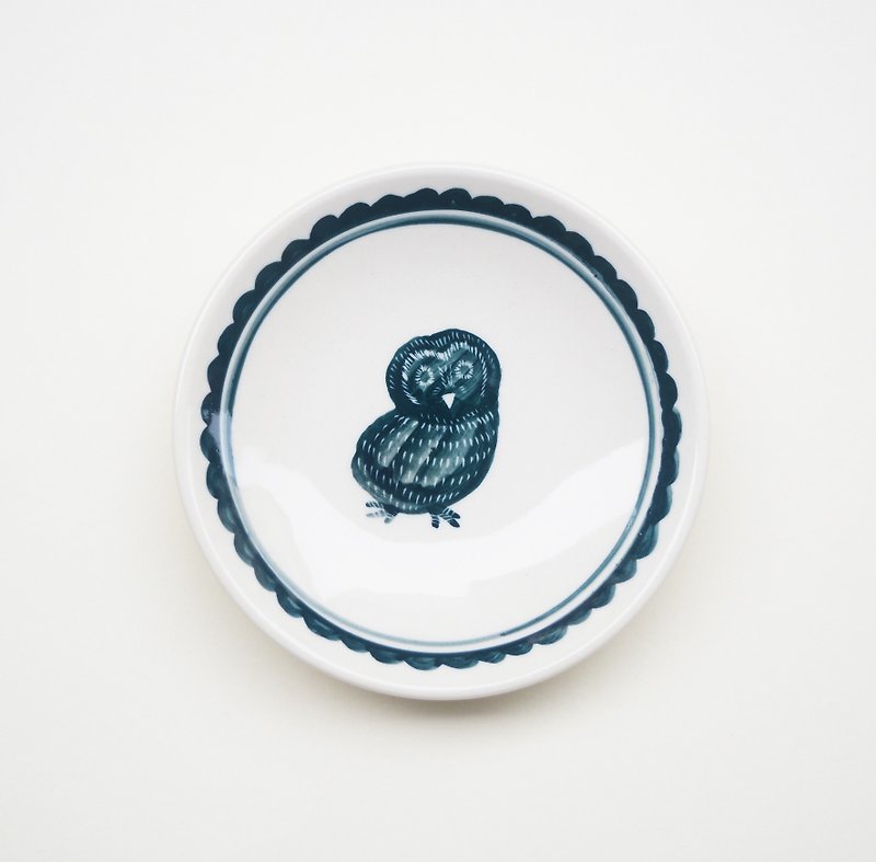 手繪小瓷盤-小貓頭鷹 - 小碟/醬油碟 - 瓷 藍色