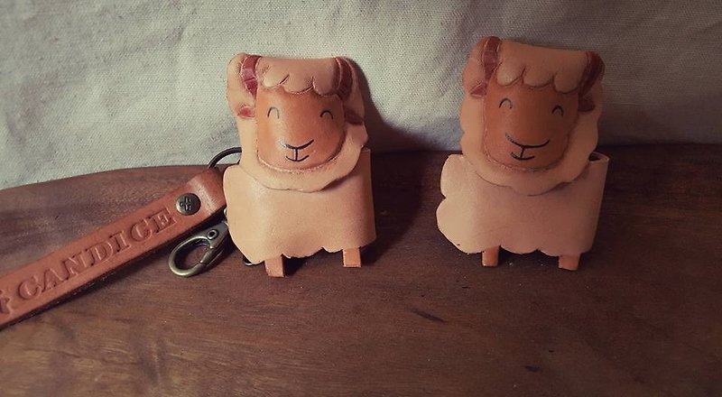 Lovely smiling sheep 咩 咩 12 Lunar New Year pure leather key ring - can be engraved name - ที่ห้อยกุญแจ - หนังแท้ สีส้ม