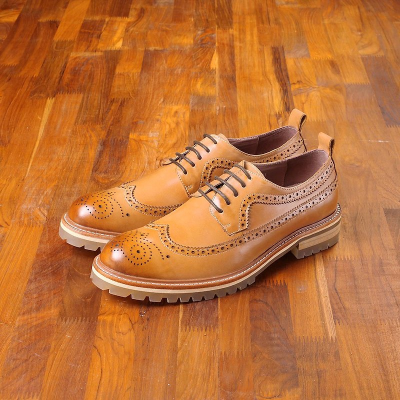 Vanger elegant and beautiful retro long wing pattern engraved flower shoes Va169 brown - รองเท้าหนังผู้ชาย - หนังแท้ สีนำ้ตาล