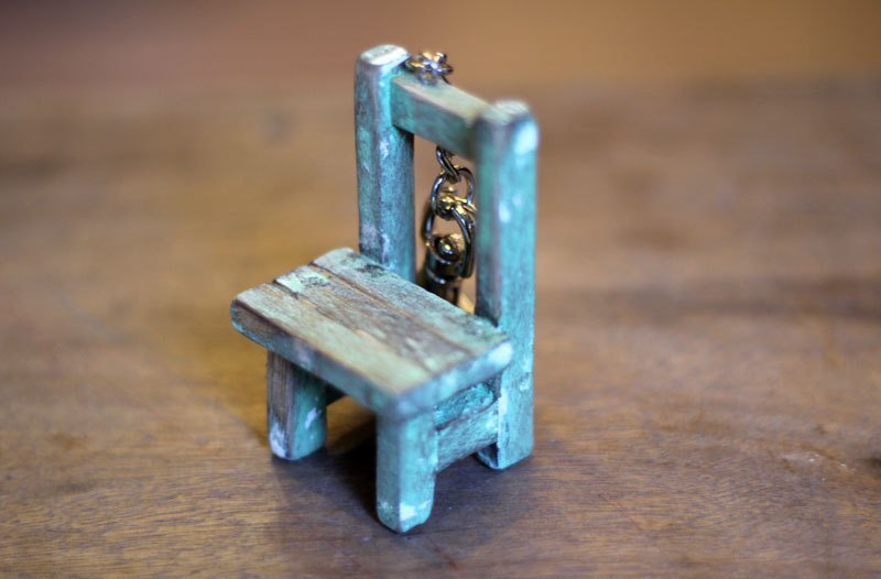 Mini old school chair ㅠ keychain /green - เก้าอี้โซฟา - ไม้ สีเขียว