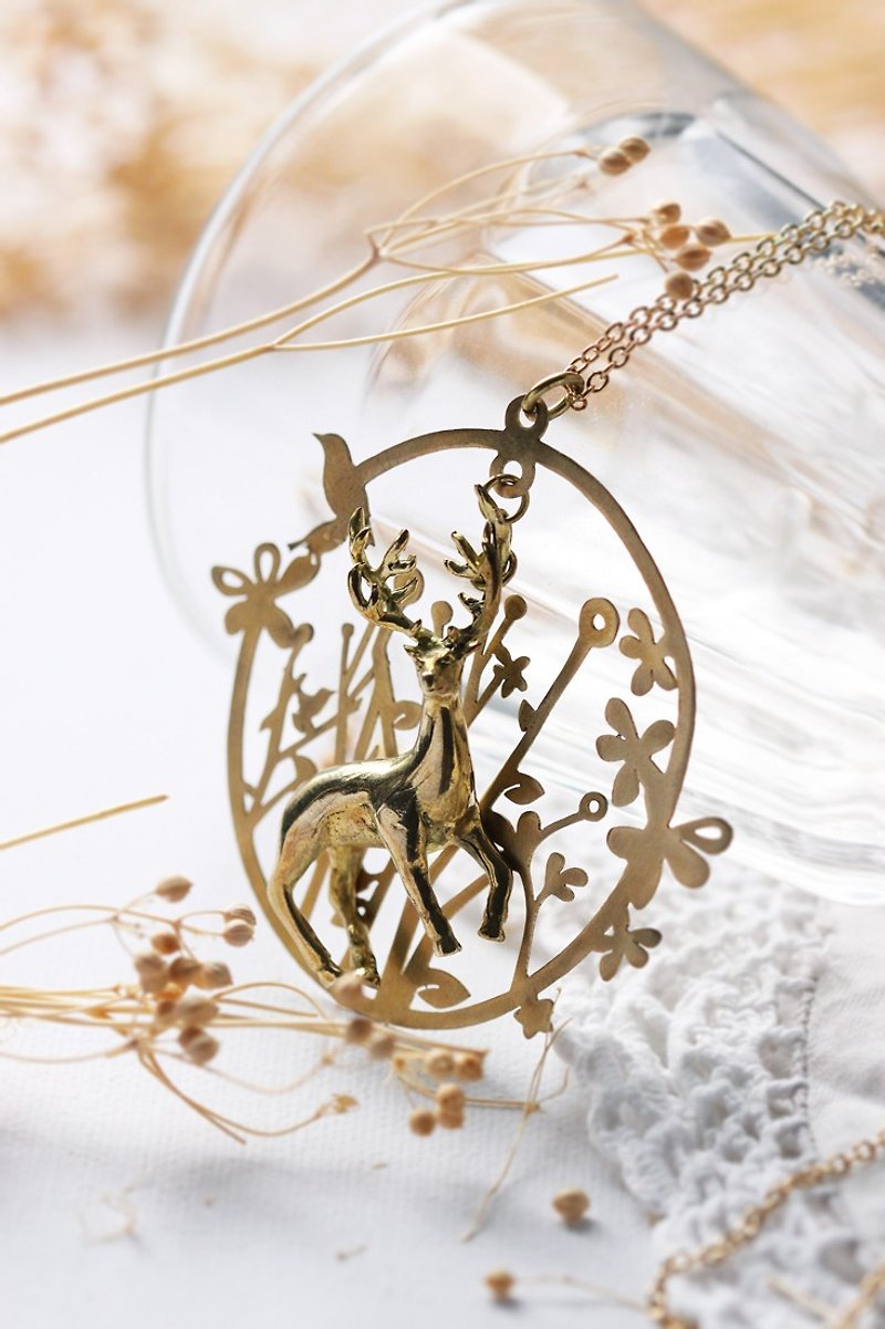 Deer pendant necklace in the forest of imagination by linen. - 項鍊 - 其他金屬 