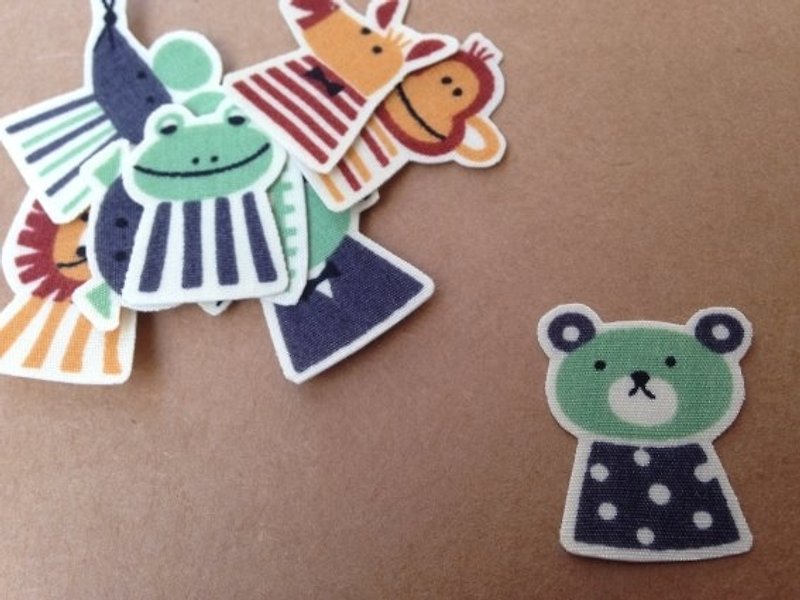 :: :: Cloth sticker sticker book collection ‧ row of small animals queuing │abbiesee gift shop - Stickers - Other Materials 
