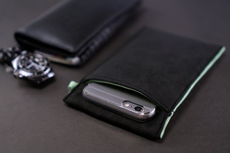 Ob2【BLACK X COBALT GREEN】 Cleaning-Fiber cell phone pouch - เคส/ซองมือถือ - เส้นใยสังเคราะห์ สีเขียว