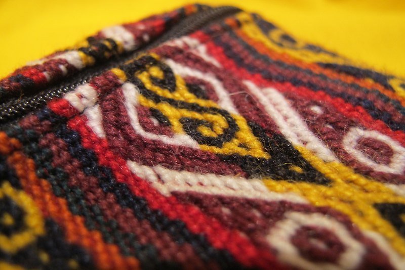 Peruvian vicuna wool weave small fabric bag - dark - อื่นๆ - วัสดุอื่นๆ สีแดง