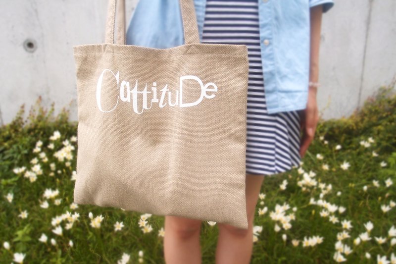 【Cattitude】原創設計　麻布　文字　手提袋 Type Tote bag - 手提包/手提袋 - 棉．麻 卡其色