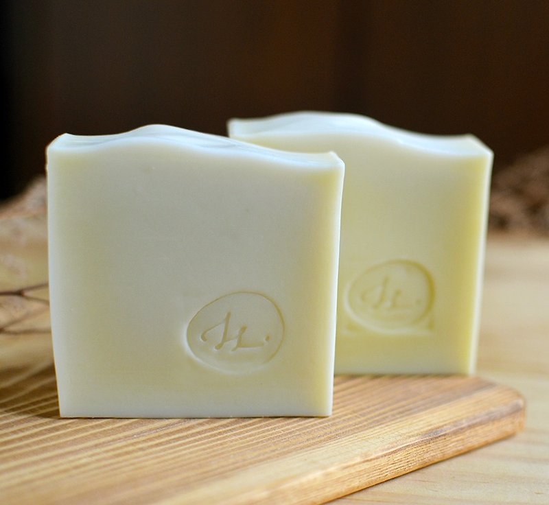 初心-冷製手工皂,無精油自然香氣 甜杏仁油皂,中乾敏感肌, 寶寶皂 - 沐浴露/番梘 - 植物．花 白色