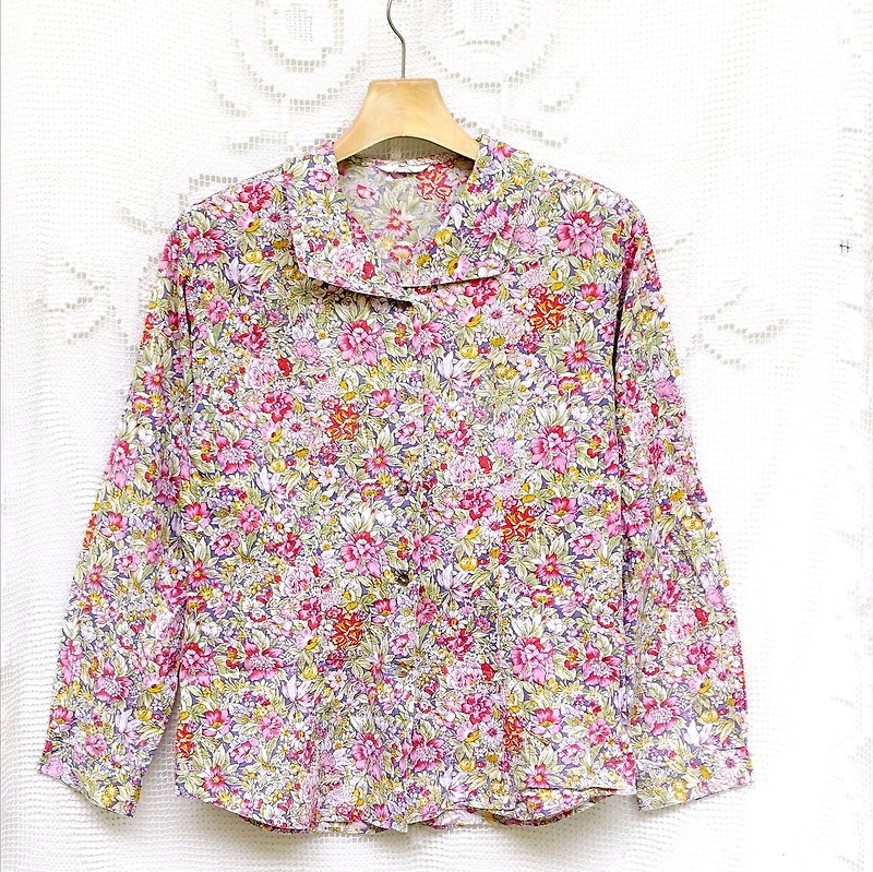 BajuTua / vintage / room rural wildflowers slip material long-sleeved shirt - Women's Shirts - Other Materials Pink