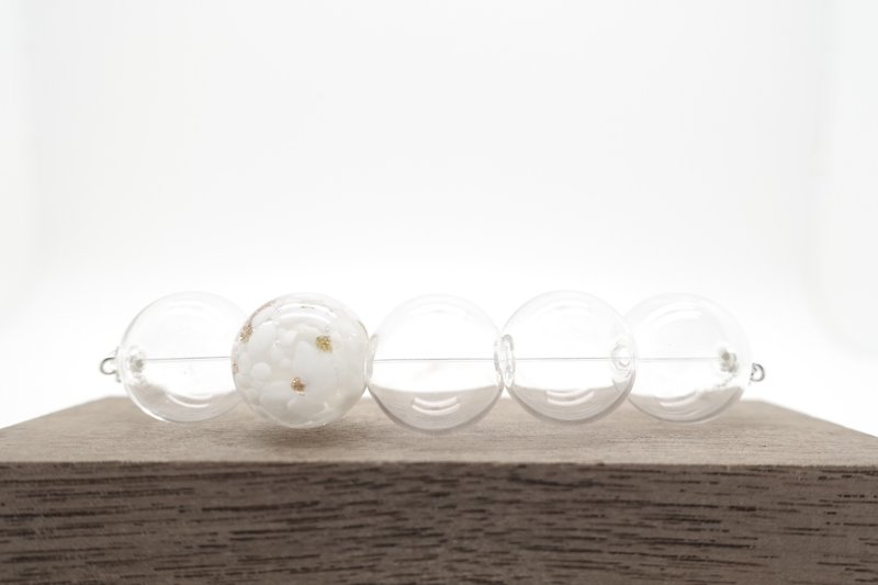 Simple silver transparent bubble glass beads necklace white stripes - สร้อยคอ - วัสดุอื่นๆ ขาว