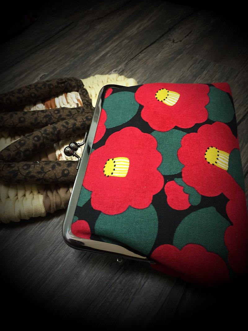 日本椿花收納口金包 - 化妝包/收納袋 - 其他材質 紅色