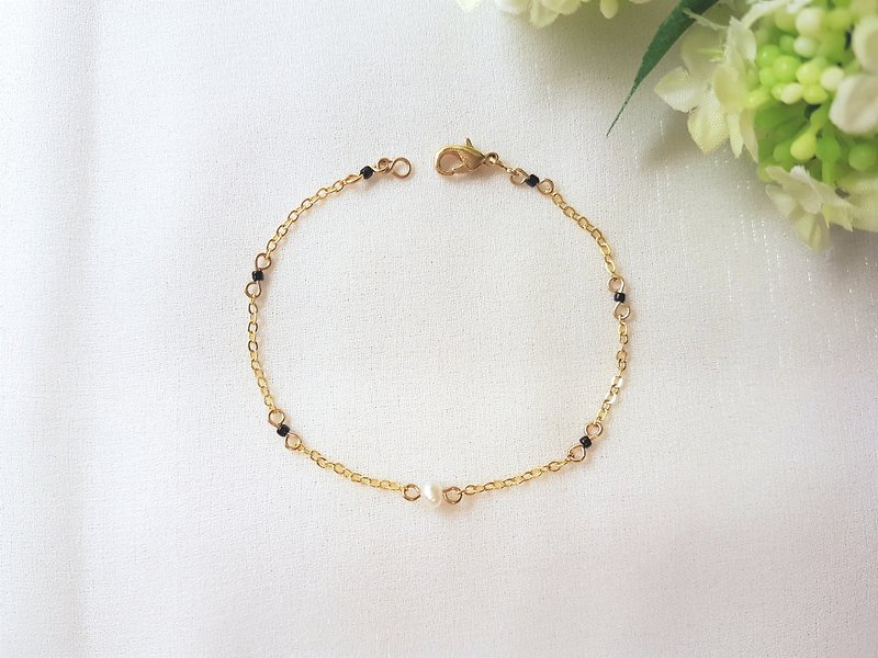 Thin Single Pearl Small Sesame Bracelet - Bracelets - Pearl Gold