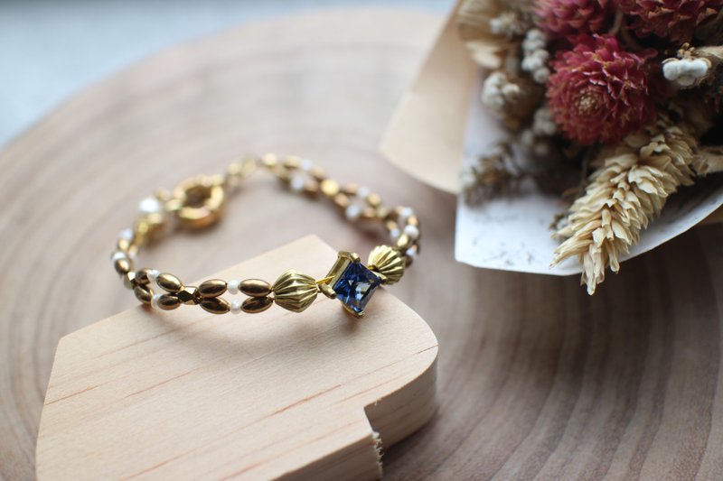 Fuchia ~ Blue Butterfly Valley ~ zircon / brass / Freshwater Pearl Bracelet - สร้อยข้อมือ - โลหะ 