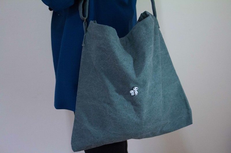 大方，袋（水洗深綠） - กระเป๋าแมสเซนเจอร์ - วัสดุอื่นๆ สีเขียว