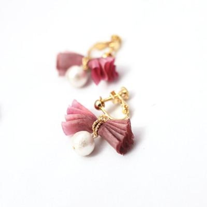 Ribbon earrings & earrings gattina [Pink] - Earrings & Clip-ons - Silk Pink