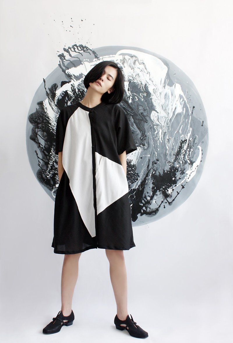 Black and white geometric blocks of color long shirt - Women's Shirts - Other Materials Black