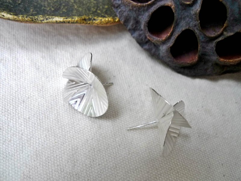 FLOW_Geometric Silver earrings - ต่างหู - โลหะ สีเทา