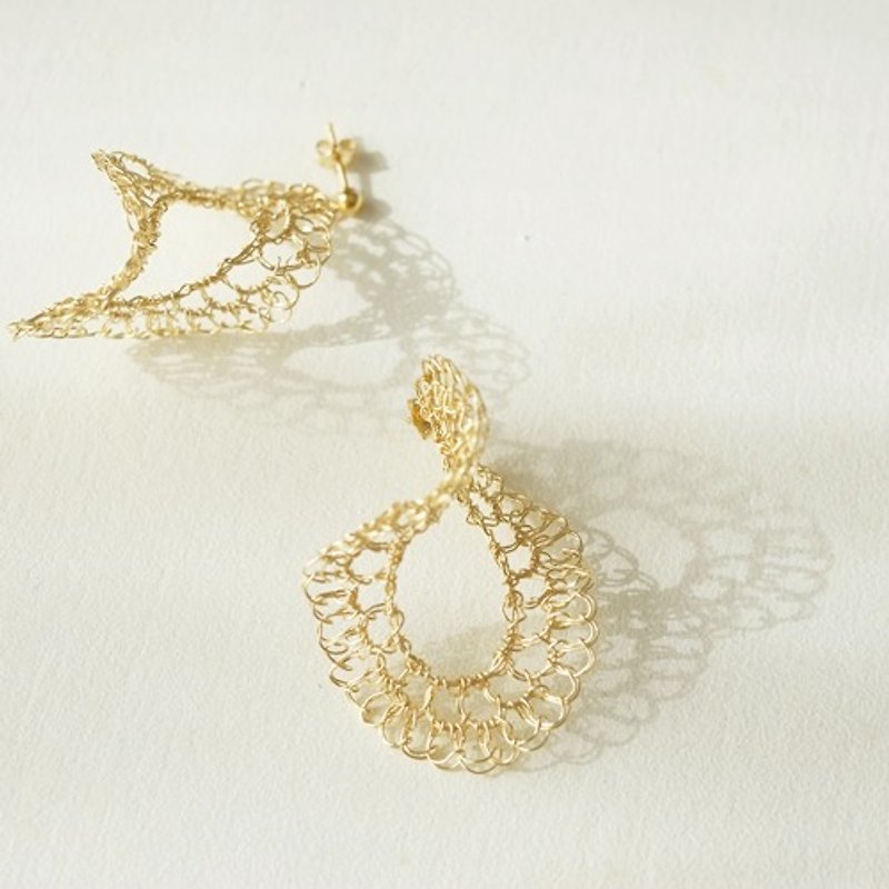 Tsunagari (M) Earrings - 耳環/耳夾 - 其他金屬 金色