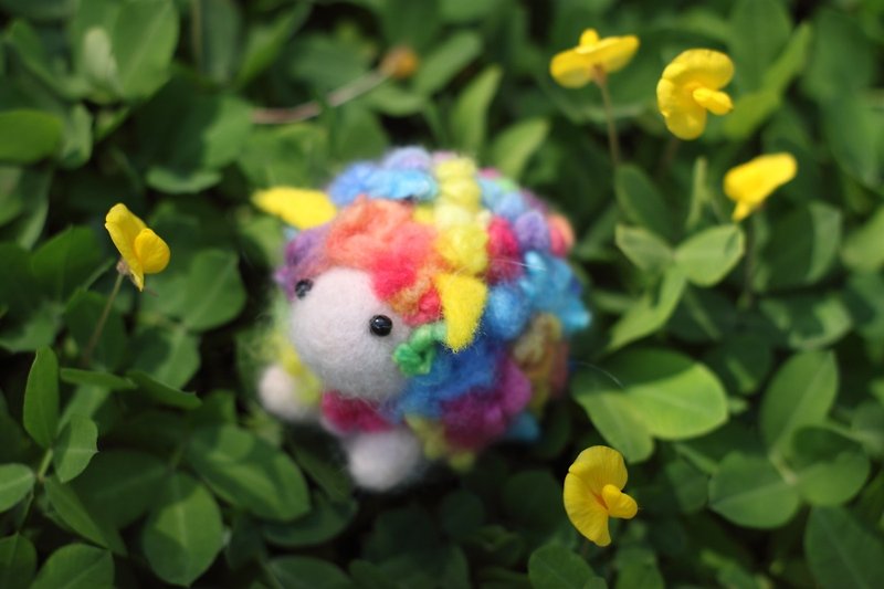 Hand-dyed rainbow sheep necklace custom-made - สร้อยคอ - ขนแกะ หลากหลายสี