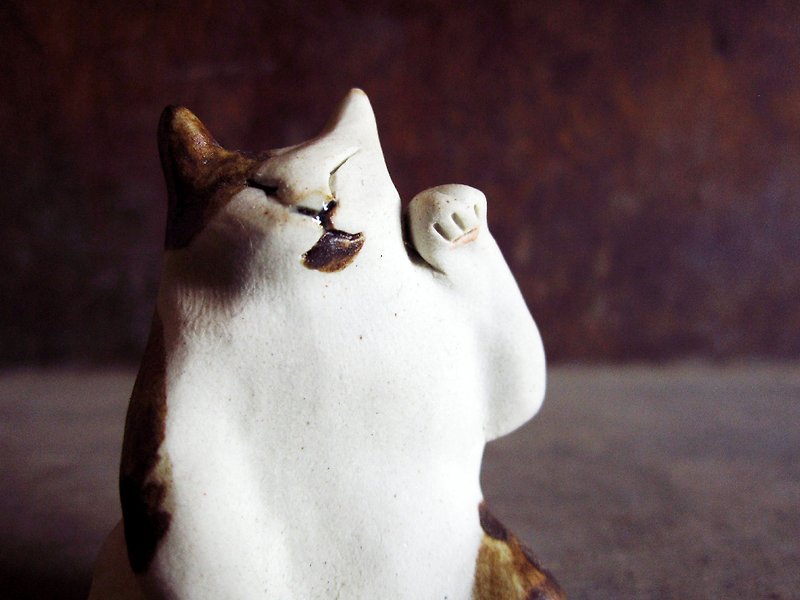 貓的姿態-小鬍子花貓左招手 - Pottery & Ceramics - Other Materials 