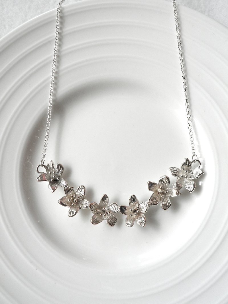 C% ----- Wu Yuexue handmade jewelry. Tung Blossom (necklace) Silver Sterling Silver - สร้อยคอ - โลหะ สีเทา