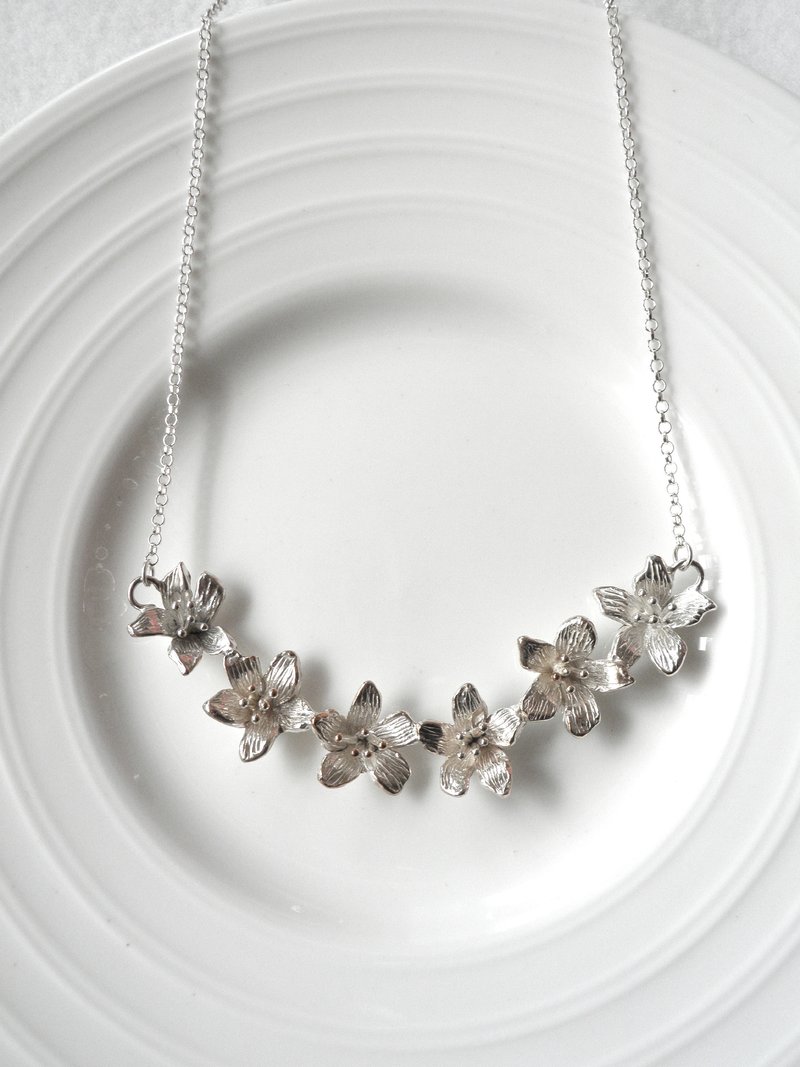 C% ----- Wu Yuexue handmade jewelry. Tung Blossom (necklace) Silver Sterling Silver - สร้อยคอ - โลหะ สีเทา