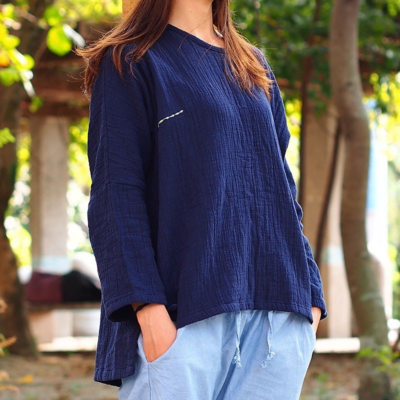 Calf Calf Village ├ original village not Zhuangshan ┤ simple wild embroidery cotton long-sleeved linen shirt and short in front long thick blue sea {} Limited sold not fill