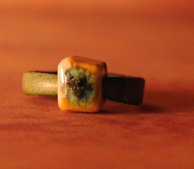 【 十字海淚水 】戒指 牛皮 皮革 白瓷 限量一只 手工 - แหวนทั่วไป - วัสดุอื่นๆ สีเขียว