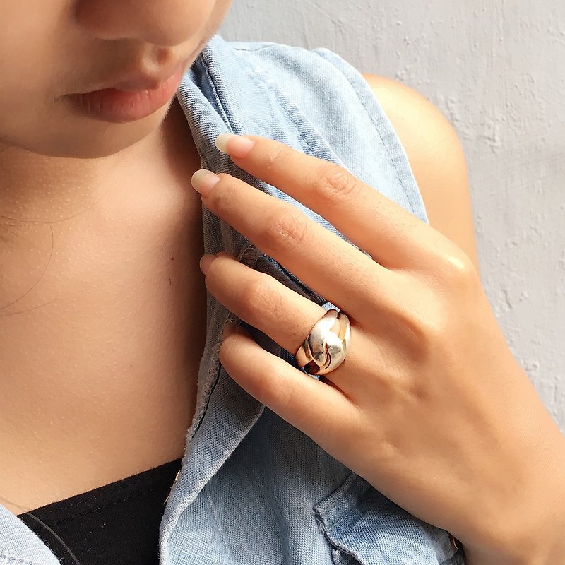 Sterling silver handmade ring~symbolizes love, can be customized with a ring circumference of 7~handmade poem, love yourself and be happy! - แหวนทั่วไป - เงินแท้ สีเงิน