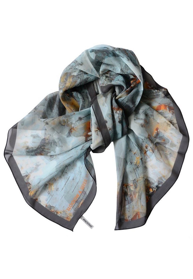 Suhei x WHOSTHAT Rectangular silk chiffon scarf in wood pattern (Hong Kong Design brand) - ผ้าพันคอ - ผ้าไหม สีเทา