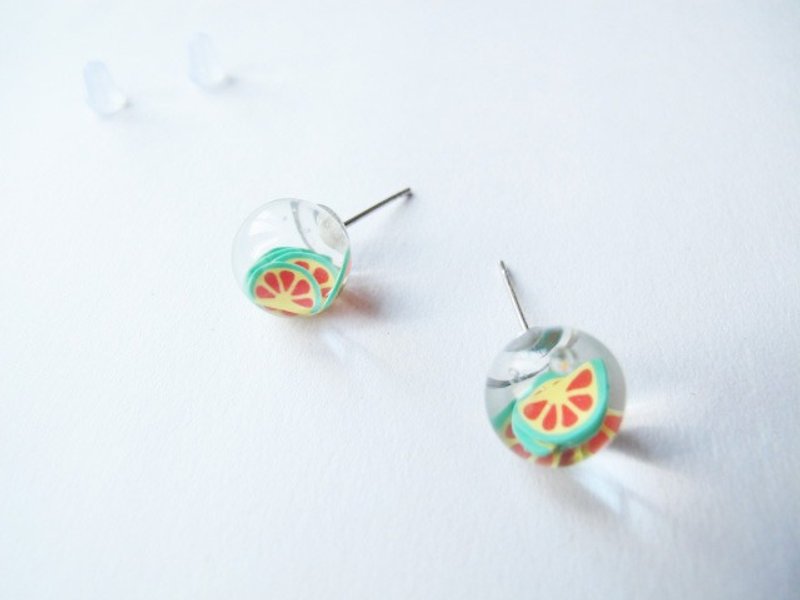 ＊Rosy Garden＊Sour orange water inside glass ball stud earrings - Earrings & Clip-ons - Glass Orange