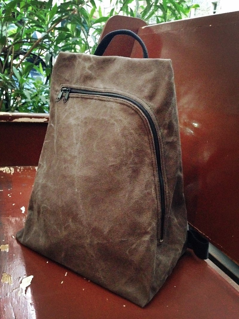 Stonewashed canvas bag / messenger bag / Backpack / dual dustpan bag / brown / neutral section - กระเป๋าเป้สะพายหลัง - วัสดุอื่นๆ สีนำ้ตาล