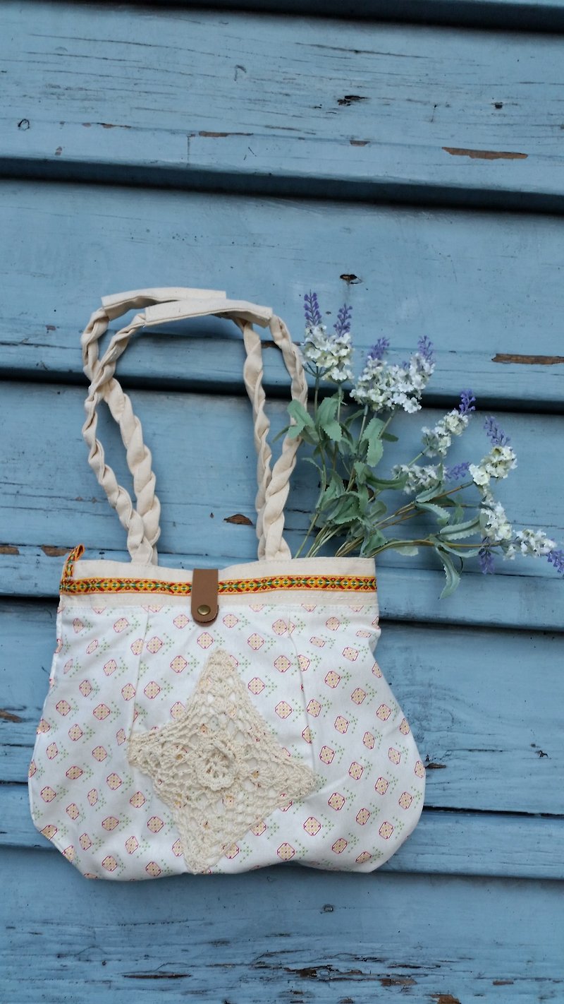 Fresh and lovely patterns, crochet cotton knitted bag / handbag / shoulder bag / handmade / occupied / gifts / birthday gift - กระเป๋าแมสเซนเจอร์ - วัสดุอื่นๆ ขาว