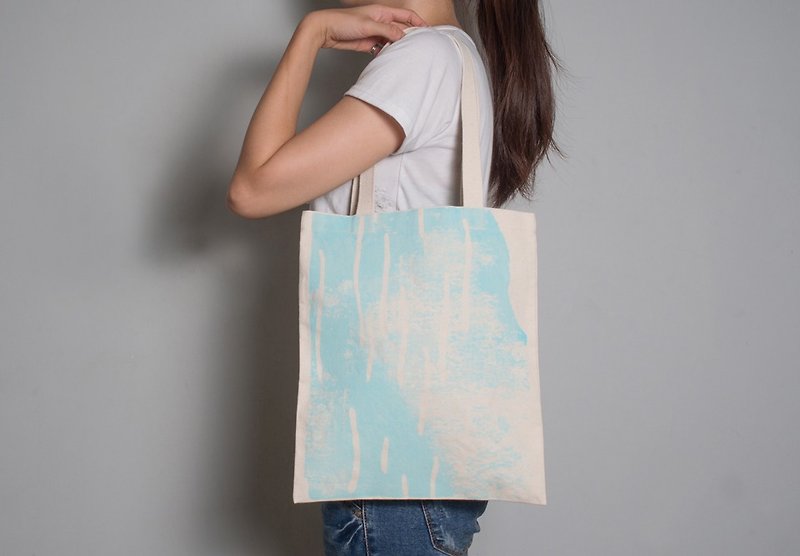 Hand-painted Handprint Embroidered Cloth Bag [River] Single-sided Pattern Portable/Shoulder - กระเป๋าแมสเซนเจอร์ - ผ้าฝ้าย/ผ้าลินิน สีน้ำเงิน
