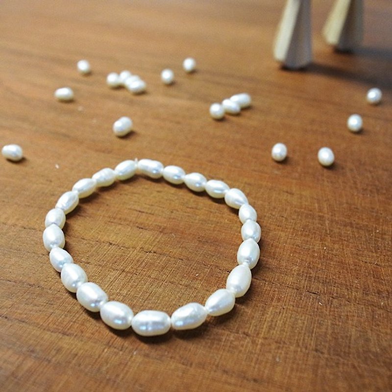 ☽ Qixi hand-made ☽【07187】5mm rice pearl natural pearl (A grade) white bracelet - งานโลหะ/เครื่องประดับ - วัสดุอื่นๆ ขาว