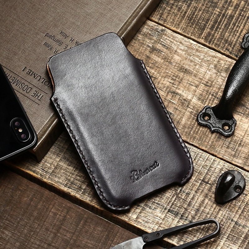 Crafted iPhone case - for bare metal | Stone black hand-dyed vegetable tanned cow leather | Multi-color - Phone Cases - Genuine Leather Black