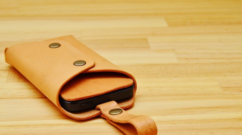 iPhone Sleeve leather mobile phone case - เคส/ซองมือถือ - หนังแท้ สีทอง