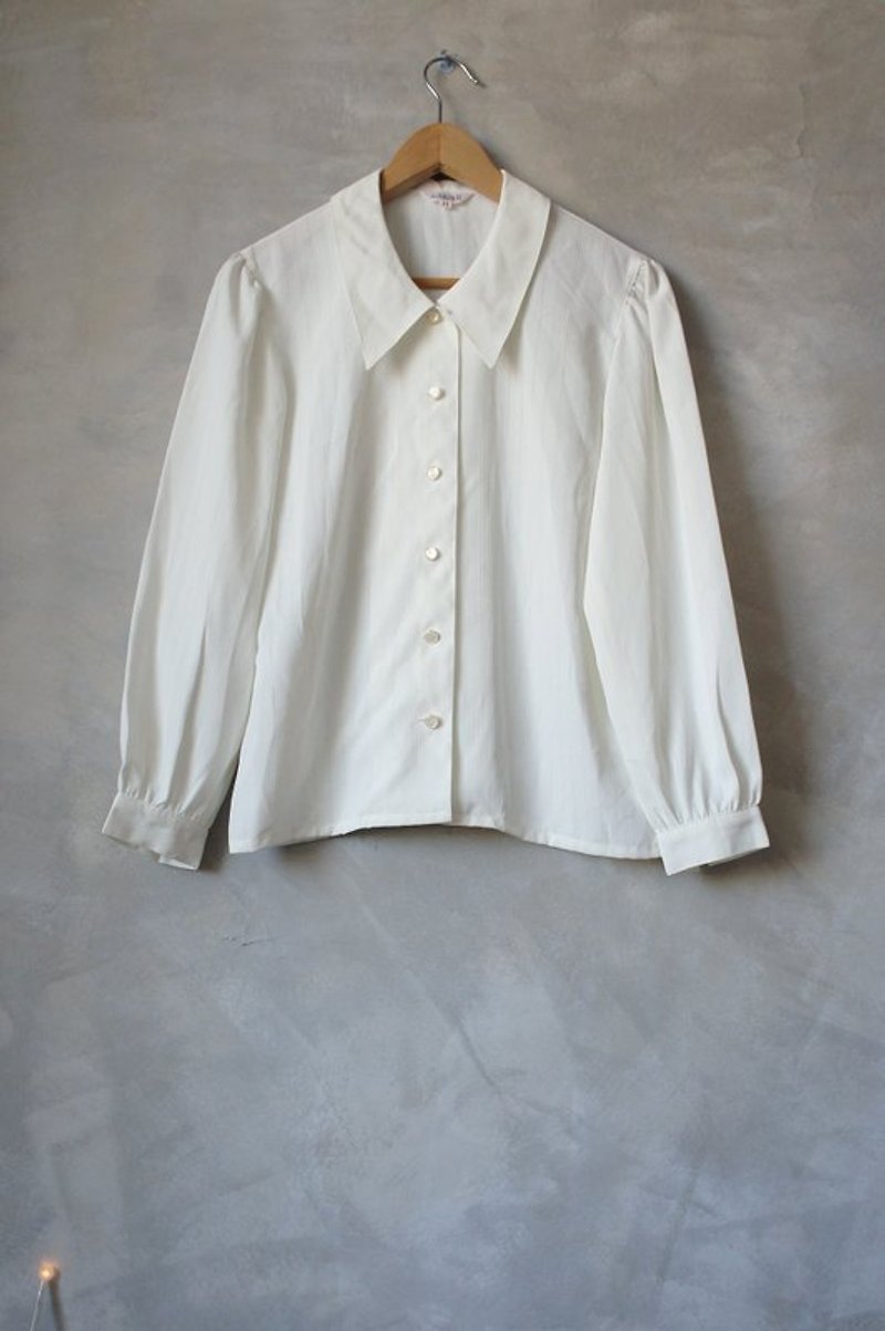 珍珠金邊釦 亮直紋 長襯衫  Bea:Mon  古著 - Women's Shirts - Other Materials White