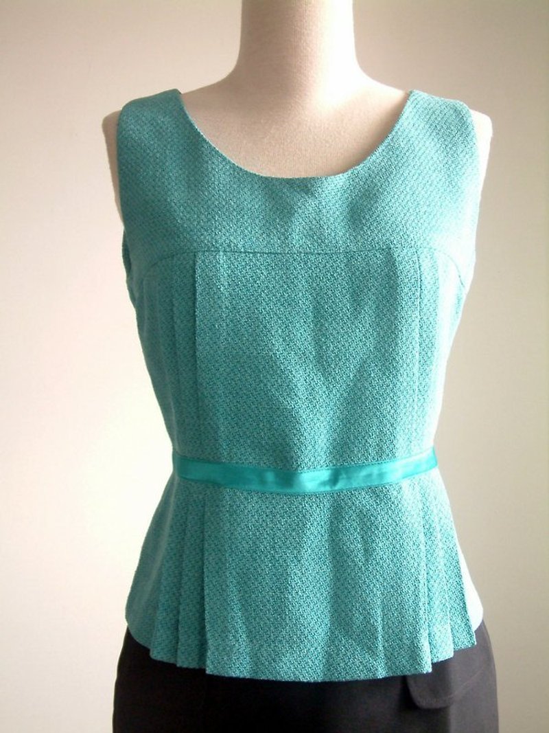 Sleeveless double pleated vest - Women's Casual & Functional Jackets - Other Materials Green