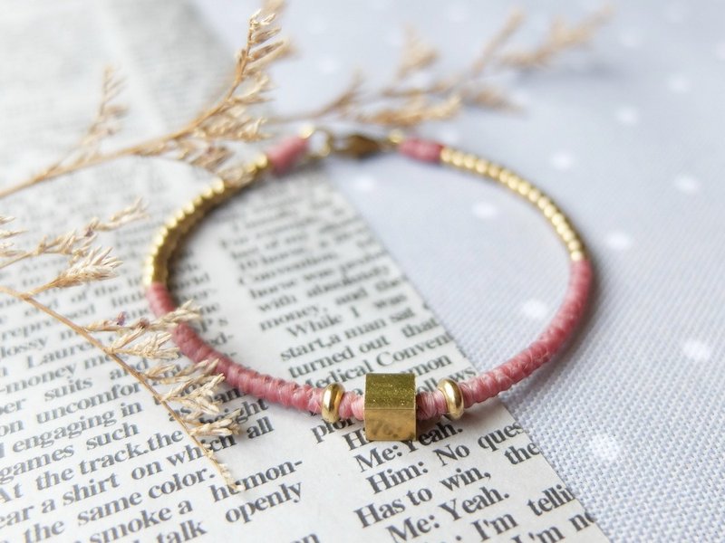 SQUARELY small squares wax wire bracelet [B095-29] - สร้อยข้อมือ - วัสดุอื่นๆ สึชมพู