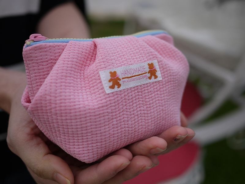 Limited new product macaron feel shell cosmetic bag sundries bag (soft pink) - กระเป๋าเครื่องสำอาง - วัสดุอื่นๆ สึชมพู