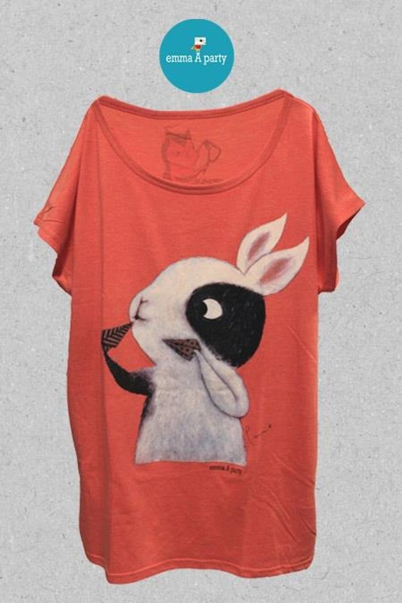 emmaAparty插畫長版 T：：紙飛機兔子 - T 恤 - 棉．麻 紅色